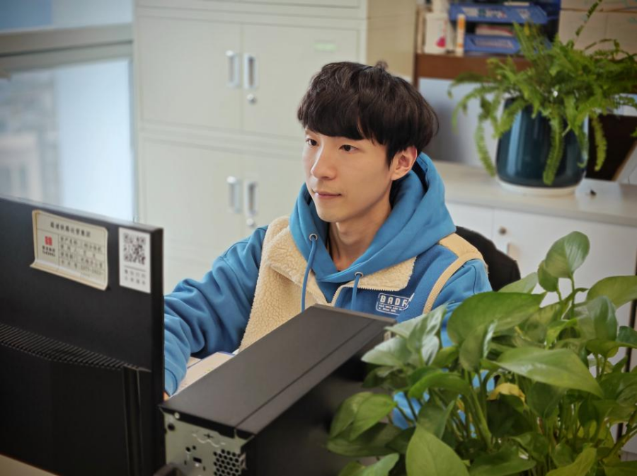 4.成南达铁路公司团员 艾文.png