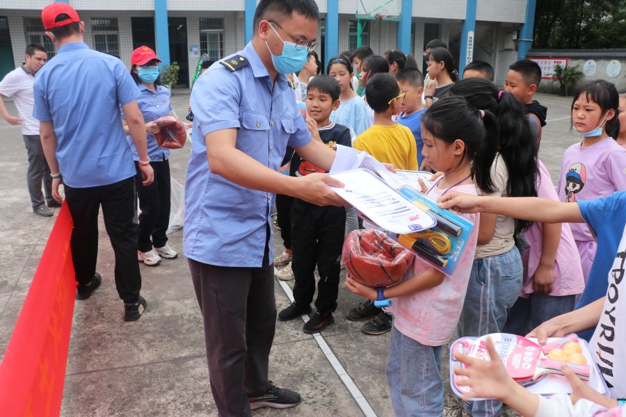 归连铁路公司志愿服务照片 (1).jpg