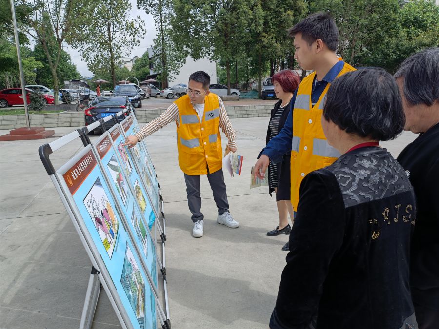 地方铁路公司志愿服务活动照片 (2).jpg