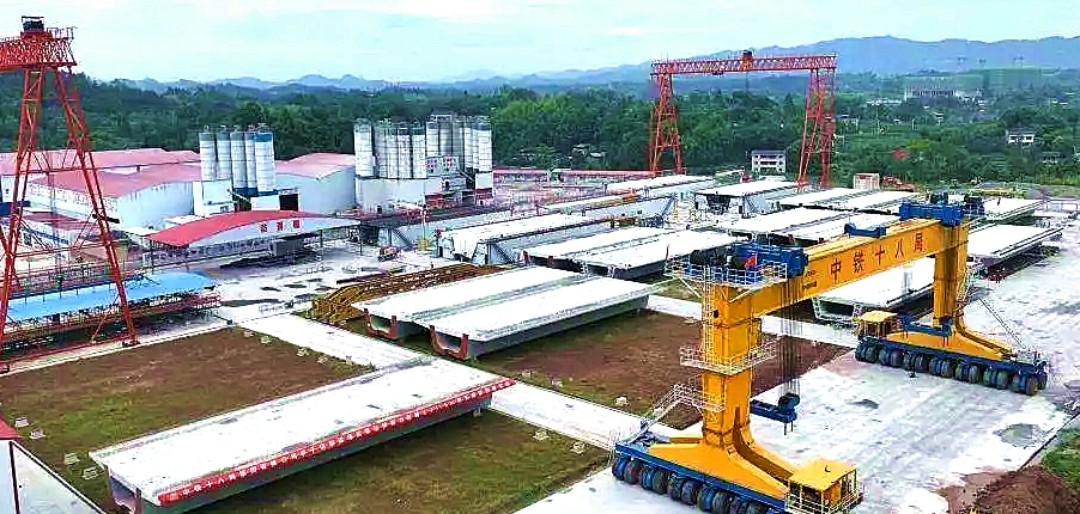 1750386741232212.jpg 成达万高铁14标项目亭子镇制梁场完成箱梁预制.jpg