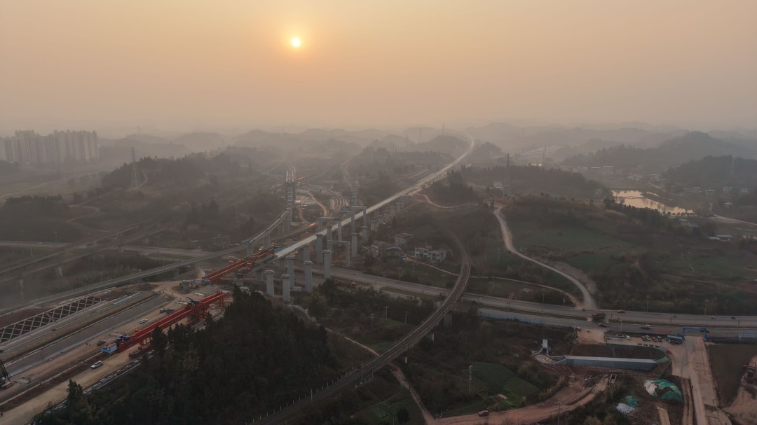 1768358788873226.jpg 成达万高铁2.jpg