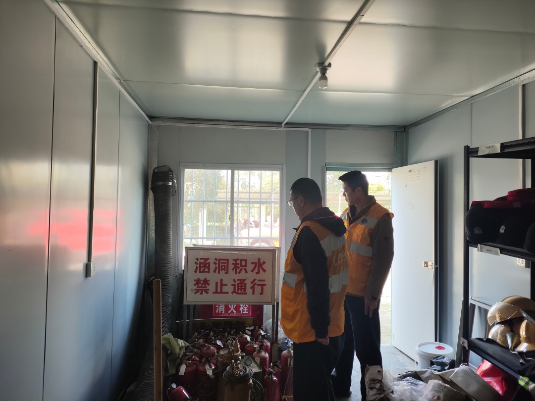 1774519012683712.jpg 照片2(检查物资).jpg