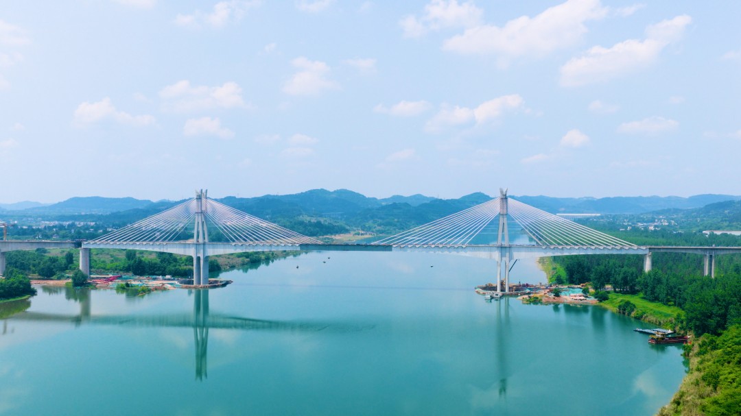 1785307675910527.jpg 成达万高铁南充顺庆嘉陵江铁路大桥.jpg